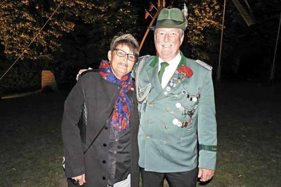 Wer folgt auf die Große Majestät Norbert Riege „de Stadtlöper“ mit Königin Sabine...