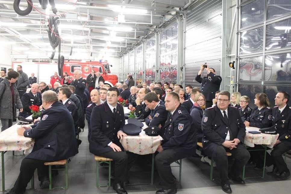 Das Feuerwehrgerätehaus wurde zur Festhalle.