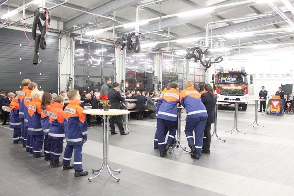 Auch die Jugendfeuerwehr nahm interessiert an der Veranstaltung teil.