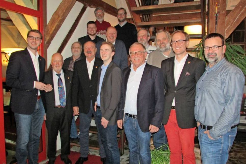 Neustadt. Die CDU Neustadt wählte für die Kommunalwahl ihre Wahlkreis- und Listenkandidaten. Zum Spitzenkandidaten wurde dabei einstimmig der Fraktionsvorsitzende Sebastian Schmidt gewählt. Er führt die Liste auf Platz 1 an und kandidiert im Wahlkreis 3. Bürgervorsteher Sönke Sela belegt den Listenplatz 2 und tritt im Wahlkreis 12 an. Parteivorsitzender Volker Albers wurde auf Listenplatz 3 gewählt und kandidiert für den Wahlkreis 4. Die weiteren CDU-Kandidaten sind: Dirk Vowe (Wahlkreis 7, Listenplatz 4), Tobias Kruschke (Wahlkreis 2, Listenplatz 5), Rolf Hansen (Wahlkreis 11, Listenplatz 6), Heiner Holtfester (Wahlkreis 9, Listenplatz 7), Thomas Hüttmann (Wahlkreis 5, Listenplatz 8), Harald Rukat (Wahlkreis 10, Listenplatz 9), Boy Hoff (Wahlkreis 14, Listenplatz 10), Albert Geusen-Rühle (Wahlkreis 8, Listenplatz 11), Patrick Strube (Wahlkreis 6, Listenplatz 12), Friedrich-Karl Kasten (Wahlkreis 13, Listenplatz 13) und Hans-Erwin Jaekel (Wahlkreis 1, Listenplatz 14). (red)