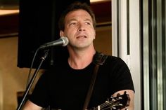 Joe Green spielt am 1. Januar ein Neujahrskonzert am Winter-Strand Pelzerhaken.