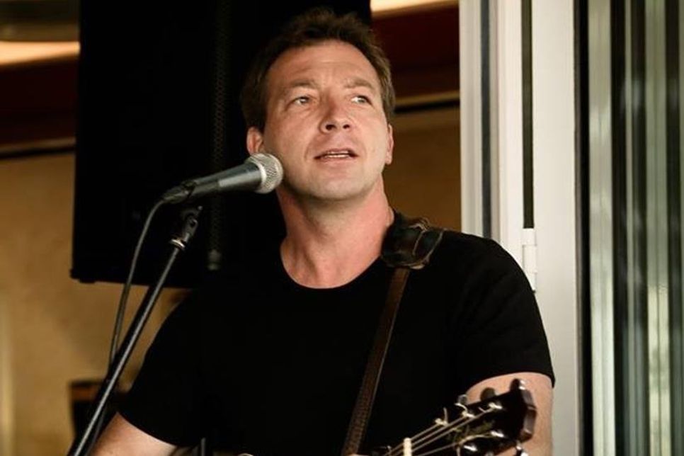 Joe Green spielt am 1. Januar ein Neujahrskonzert am Winter-Strand Pelzerhaken.