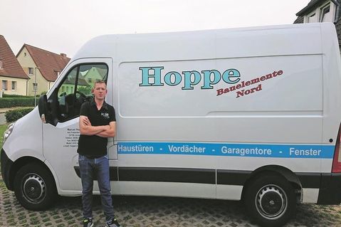 Manuel Hoppe bietet Beratung und Aufmaß vor Ort sowie fachgerechte Montage, Wartung und Pflege der Bauelemente.