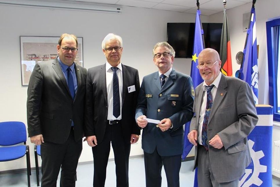 Bürgermeister Mirko Spieckermann, 1. Vorsitzender der Helfervereinigung Bernd Meckelmann, Ortsbeauftragter Frank Kaiser und Bürgervorsteher Sönke Sela (v. lks.).