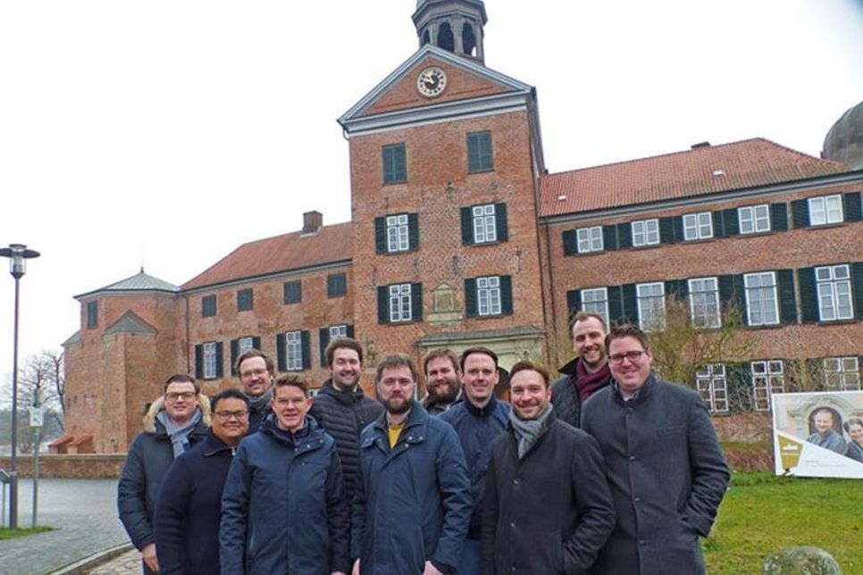 Die Herren des Round Table 122 Eutin/Malente haben 15.000 Euro zu vergeben – für tolle Projekte oder Anschaffungen, die im normalen KiTa- oder Schuldbudget oder im Vereinshaushalt einfach nicht vorgesehen sind. Interessierte Einrichtungen sind herzlich eingeladen, sich um ein Stückchen der Summe zu bewerben.