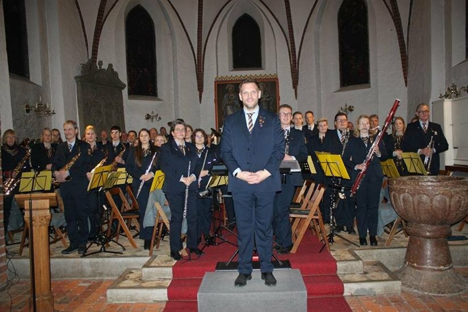 Verdienter Schlussapplaus. Das Blasorchester Lensahn verabschiedete sich mit den Weihnachtskonzerten in den Winterurlaub.