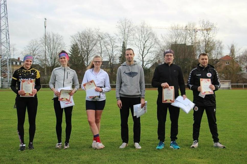 Die Gewinnerinnen und Gewinner des 10-Kilometer-Laufs (v. lks.): Franziska Jäckisch, Nicole Nadine Flaig, Katharina Hauff, Malte Zander, Wieslan Daleki und Jens Vahlkamp.