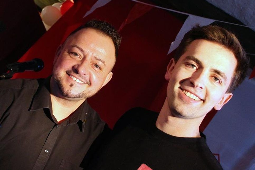 Die DJs: Mark Koch (lks.) vom Ostholsteiner DJ-Team und Daniel Bünning vom Music-Xpress-Langenhagen.