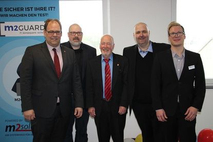 Bürgermeister Mirko Spieckermann, Mirko Müller, Bürgervorsteher Sönke Sela, Reiner Matthiesen und Lukas Stockmann (v. lks.).