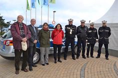 Hans-Jürgen Poeppel (v.li.), Heiko Laskoswki (Ordnungsamt Scharbeutz), Kerstin Hartz (Ordnungsamt Timmendorfer Strand), Hatice Kara sowie die Polizeihauptkommissare Michael Hinz (Ratekau), Jörg Wischnewski (Scharbeutz), Andreas Zander (stv. Revierleiter) und Ralf Hutzfeld (Timmendorfer Strand). Foto: René Kleinschmidt
