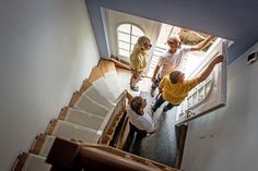 Bei der Bauabnahme wird ein Protokoll erstellt, in dem eventuelle Mängel am neu errichteten Haus festgehalten sind. Foto: DJD/Bauherren-Schutzbund