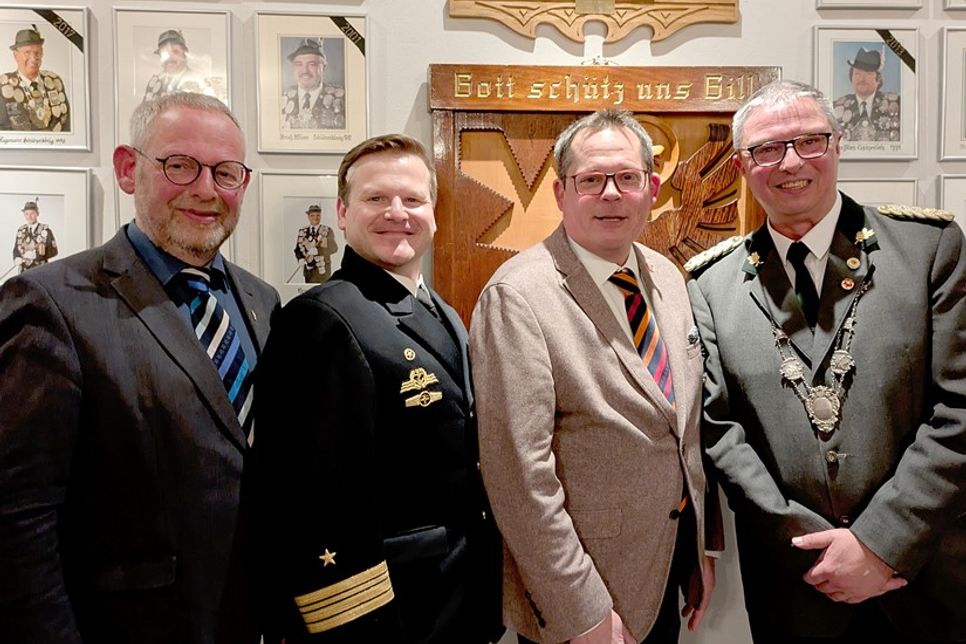 Bürgervorsteher Dammer, Fregattenkapitän Heider, Bürgermeister Rieke und 1. Ältermann Krüger (v. lks.).