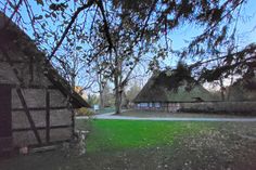 Die Stände des ersten Budenzaubers auf dem historischen Pfarrhof in Schönwalde werden sich zwischen Gemeindehaus und alter Pfarrscheune verteilen.