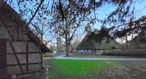 Die Stände des ersten Budenzaubers auf dem historischen Pfarrhof in Schönwalde werden sich zwischen Gemeindehaus und alter Pfarrscheune verteilen.
