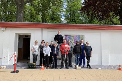 Das neu gestrichene DLRG Schulungsheim. Die Malerarbeiten wurden generationsübergreifend von vielen jungen und älteren Mitgliedern geleistet.