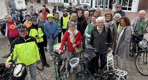 Startklar für den Klimaschutz: Das Anradeln begann am Sonntag am Marktplatz.