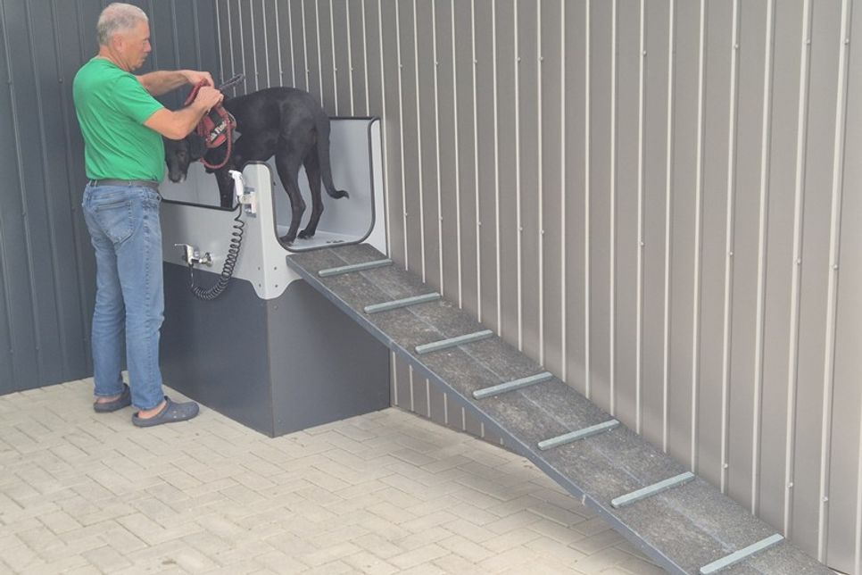 Für Vierbeiner gibt es eine gesonderte Hundedusche.