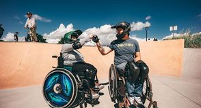Ein Workshop bietet die Möglichkeit, unter Anleitung das Skaten mit dem Rollstuhl auszuprobieren. (Foto: Pascal Lieleg)