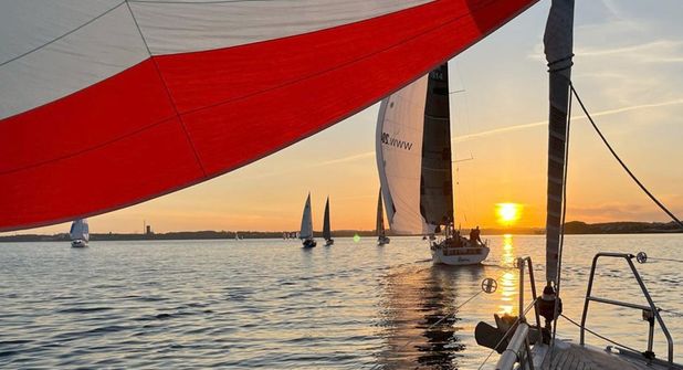 Der Neustädter Segler-Verein freut sich auf ein spannendes Mittsommer-Wochenende im Rundhafen und auf der Ostsee.