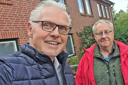 Thomas Mertin und Volker Wienke markierten den Rundweg.