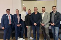 Zahlreiche fachkundige Referenten von der Sparkasse Ostholstein und der „Glückswerk“ gGmbH konnten der CDU-Ortsvorsitzende Patrick Marggraf (2. v. re.) und CDU-Fraktionsvorsitzender Dirk Vowe (re.) beim „Bürger-Talk“ zum Thema Hafenwestseite begrüßen.