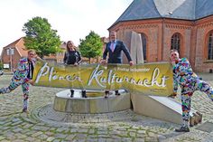 Hier wird am Freitag um 18 Uhr die 17. Plöner Kulturnacht eröffnet – die Kulturnacht-Organisatoren Christoph Kohrt und Christof Peters und Anika Ingenkamp und Torben Martens aus dem Kulturnacht-Abstimmungsteam des Stadtmarketingvereins sondieren schonmal das Terrain