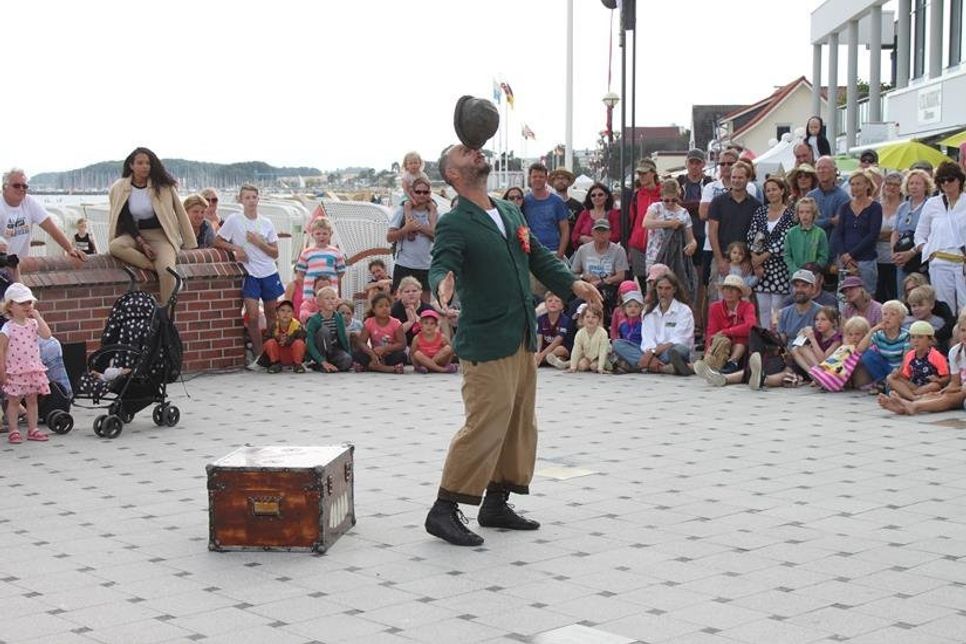 Slapstick mit Tricks, die sowohl Kinder als auch Erwachsene begeisterten.