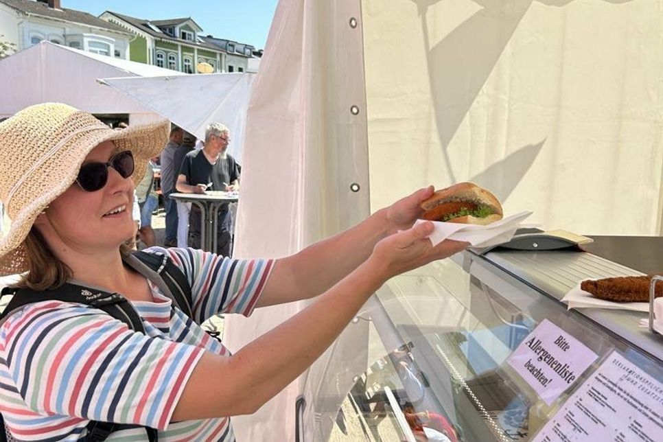 Auch das Angebot von Fischbrötchen auf die Hand ist auf positive Resonanz gestoßen.