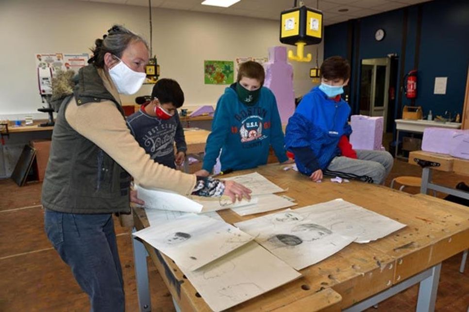 In der Integrations-AG des Lütjenburger Schulzentrums beweisen die Teilnehmer unter Anleitung von Renate Knauer, dass sie ein Händchen fürs Gestalten haben