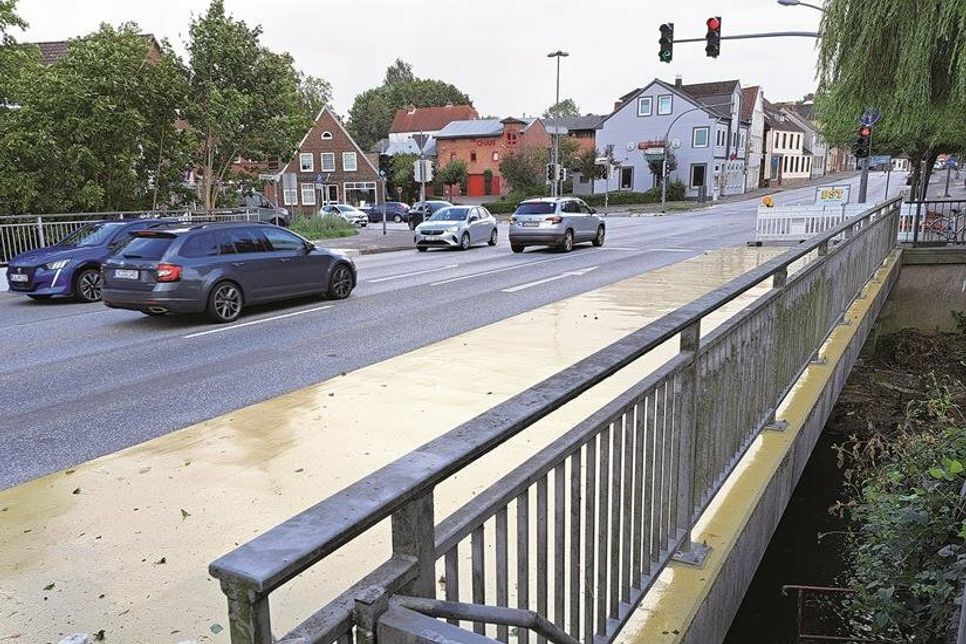 Bis zum 18. August soll die Schwentinebrücke in Preetz fertig werden.