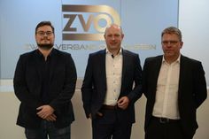 Stefan Vollstedt (Geschäftsbereich Breitband), Sven Bäumler (Geschäftsführer der ZVO Energie ) und Verbandsvorsteher Frank Spreckels (v. lks.) gaben einen Rück- und Ausblick.