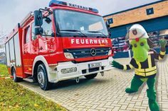 Beim Laternenfest der Freiwilligen Feuerwehr Ratekau gibt es neben Festumzug auch Leckeres und gute Unterhaltung - unter anderen mit Flori Feuer.