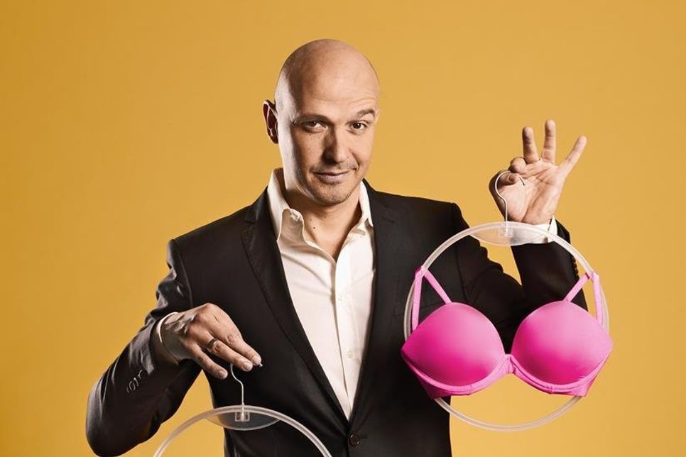 Carsten Höfers Gentlemankabarett „Frauenversteher“ zu Gast in der Kulturscheune Süsel.