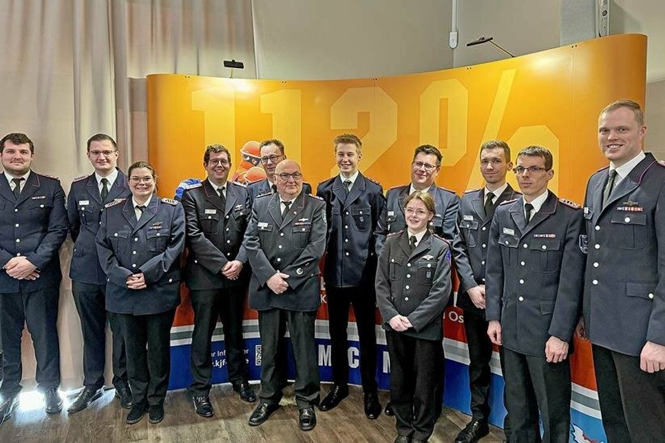 Neuer KJF Ausschuss: v.l. Florian Siewert, Alexander Rehm, Maria Klein, Jan Klein, Matthias Gradert, Lars Schäckermann, Thies Hamann, Laura Neuber, Sven Lange, Tobias Pichura, Stefan Sohrweide und Corwin Rudnick