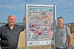 Freuen sich über ein gelungenes Projekt: Bürgermeister Tade Peetz und Karl-Heinz Kahl von der Reklamewerkstatt Laboe.