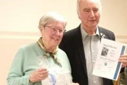 Sportlerin des Jahres 2023 Renate Hamer, 1. Vorsitzender Jürgen Fischer. (Foto Gerda Fischer)
