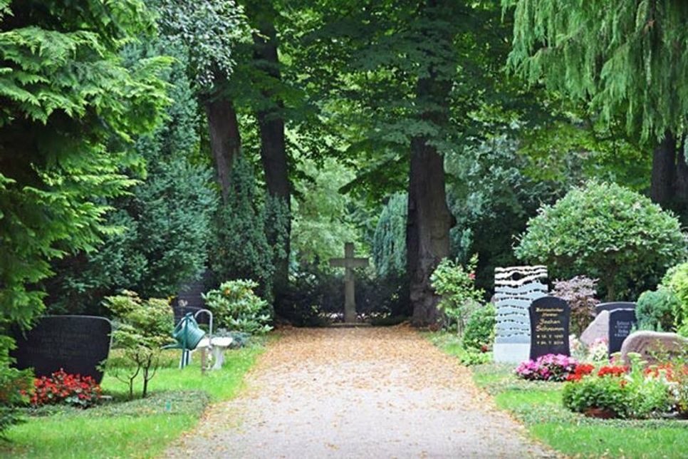 Auf den Spuren der Geschichte: Ein Exkurs zu Preetzer Gräbern und Gedenksteinen.