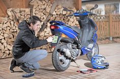 Langsam wird es wieder Zeit bei seinem Kleinkraftrad das Nummernschild zu wechseln: Die Farbe des Jahres 2016 ist Grün. Spätestens am 1. März müssen alle blauen Nummernschilder verschwunden sein.