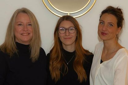 Michaela Engelhardt , Zoe Krause und Desiree Rexhepi (v. lks.) bilden das Praxisteam.