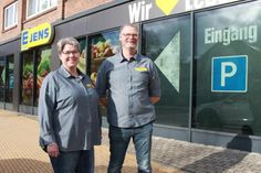 Die Marktleiter Ilona Sailer und Jürgen Kühl bilden die Doppelspitze im neuen Edeka Jens.