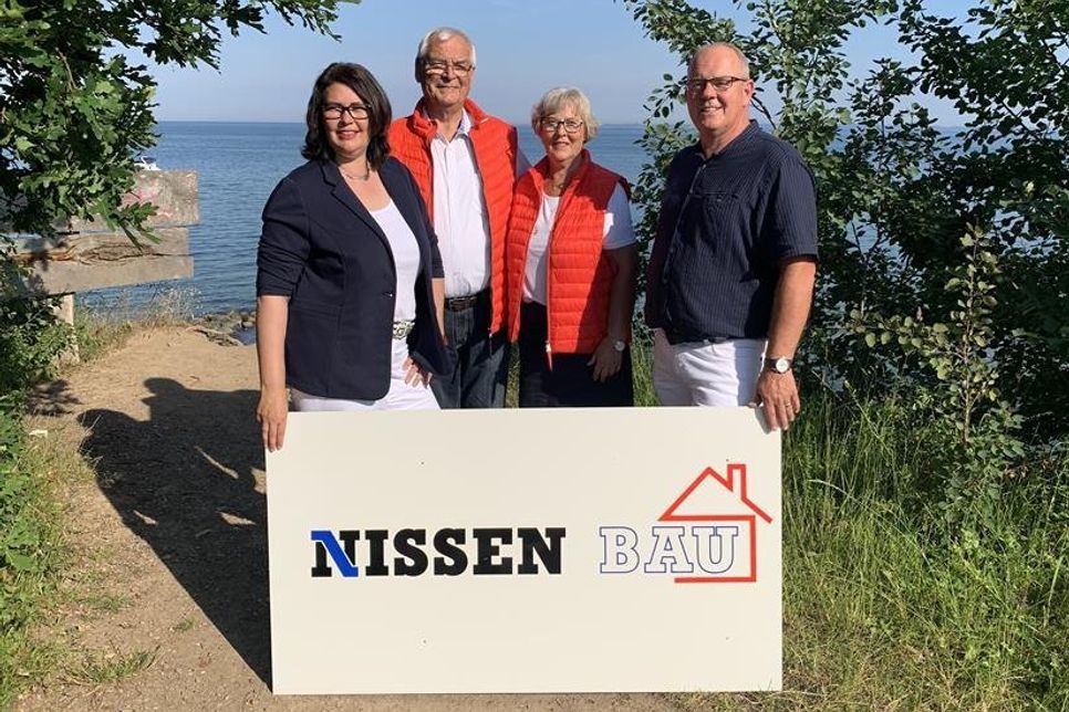 Sandra Szillat (lks.) mit Andreas Szillat (re.) und ihren Eltern Bernd und Frauke Schöning.