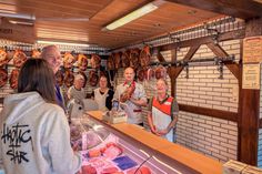 In der Schinkenräucherei Langer in Süsel-Ottendorf wird seit 1958 nach bewährtem Familienrezept geräuchert – mit Qualität, Sorgfalt und viel Geschmack.