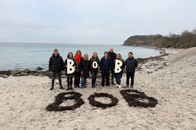 Die BoB-Projektpartner der deutschen Seite, von links nach rechts: Franc Grimm (Uni Lübeck), Jacqueline Schumacher, Petra Rathje, Sina Puck, Noemi Schmidt (alle vier LTO Ostseeferienland), Ulrike Grimm (LTO Tourismus-Agentur Lübecker Bucht), Kai Neumann (Uni Lübeck), Michelle Zabel, Thuan Nguyen (LTO OstseeFerienLand). Auch mit dabei, aber auf dem Bild nicht anwesend: LTO OstseeSpitze & LTO Fehmarn.