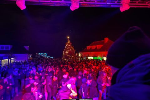 Jahreswechsel in Kellenhusen - bei der Open-Air-Party mit Feuerwerk kann man ins Neue Jahr feiern.