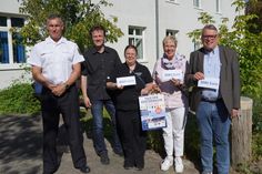 Frank Rogatty, Andreas Adler, Barbara Dahlke-Neils, Beate Rinck und Karl-Hermann Rehr (v. lks.) trafen sich zur Spendenübergabe bei der Bundespolizei See auf dem Wieksberg.