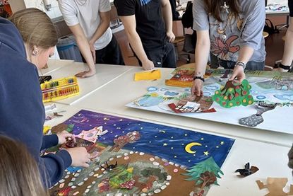 Begleitet wurden die Grundschüler durch eine elfte Gymnasialklasse.