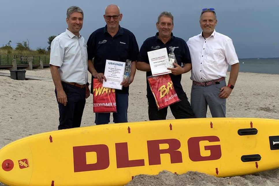 Stephan Reil (stellvertretender Werkleiter Tourismus-Service), Thomas Busse, Norbert Quak-Elbracht und Holger Hecken (Einsatzleiter Küste SH) (v. lks.).
