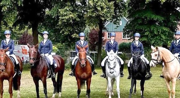 Hilke Schattner, Zara-Adina von Zitzewitz, Nicole Ehlert, Theresa Lamp, Katharina Adam, Annika Behr.