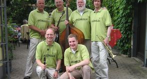 Die Band Jazzbreeze begleitet den Neujahrsfrühschoppen in Kellenhusen mit Oldtime-Jazz und Swing-Klängen.