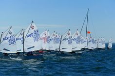 Perfekte Bedingungen in der Lübecker Bucht: Bei Sonne, Wind und Welle lieferten sich die jungen Seglerinnen und Segler spannende Wettfahrten auf dem Wasser.